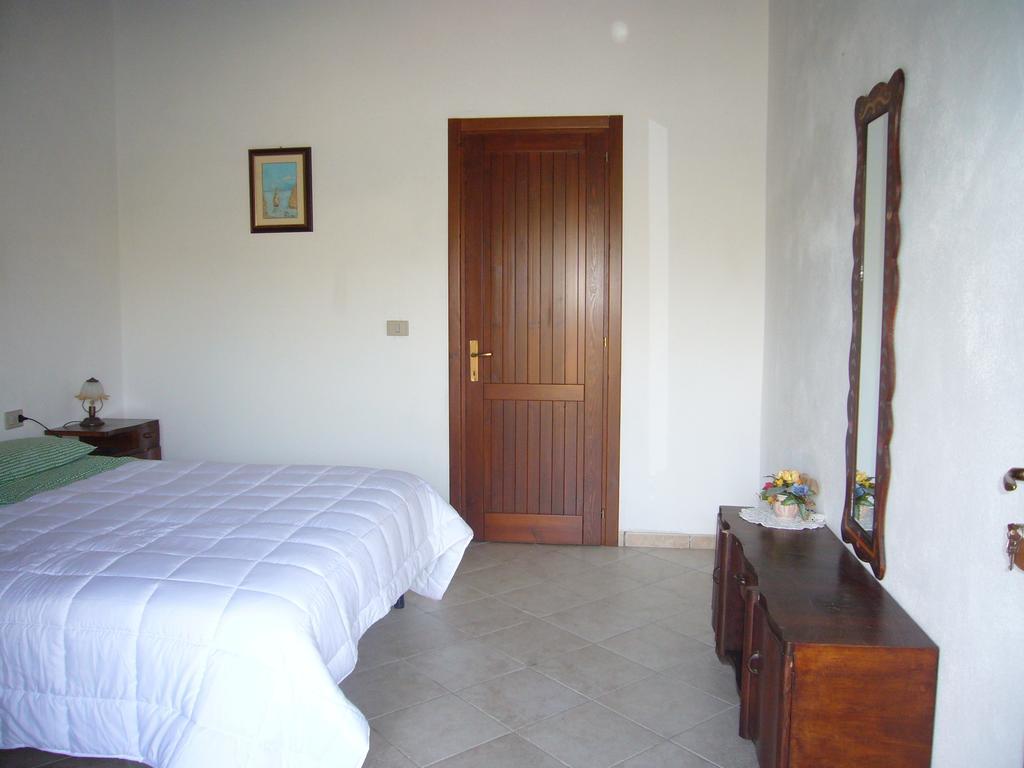 Su Trabi B&B Fluminimaggiore Phòng bức ảnh