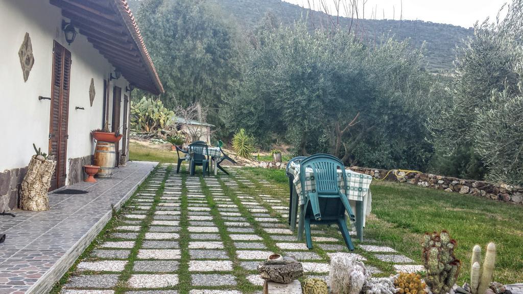 Su Trabi B&B Fluminimaggiore Ngoại thất bức ảnh